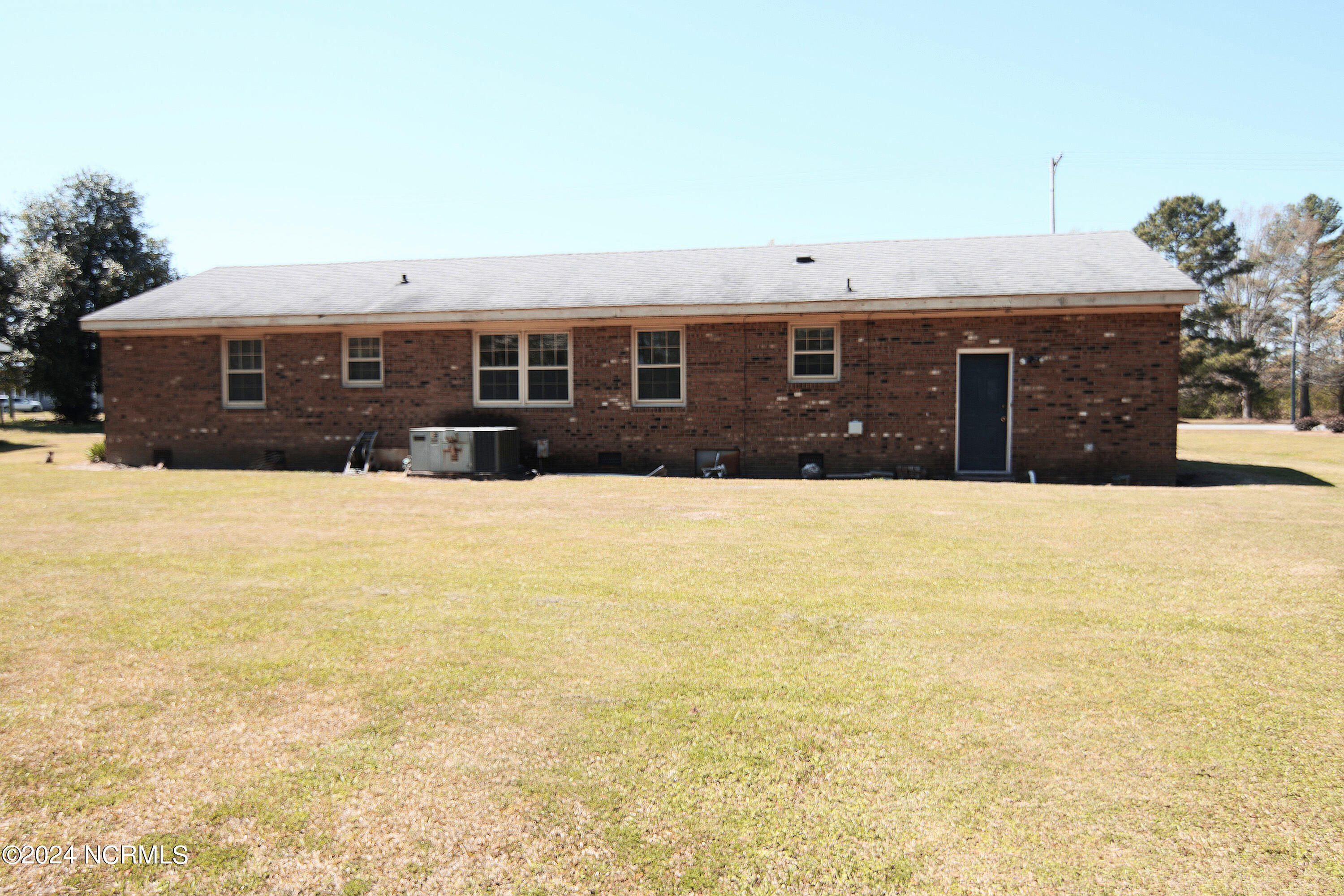 870 Isaac Weeks Road Clinton, NC 28328 - Photo 11 of 14 870 Isaac Weeks Road Back