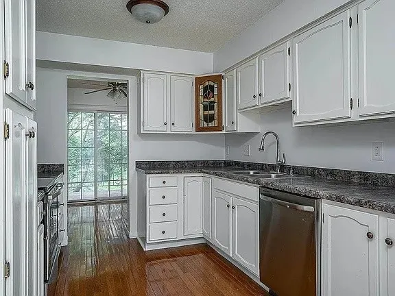 $2,300 | 3060 Parkwild Drive, Unit 1, Bettendorf, IA 52722