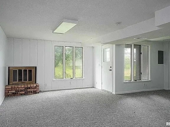 $2,300 | 3060 Parkwild Drive, Unit 1, Bettendorf, IA 52722