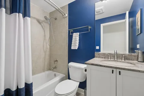 $450,000 | 5617 West Lawrence Avenue, Unit 1, Chicago, IL 60630