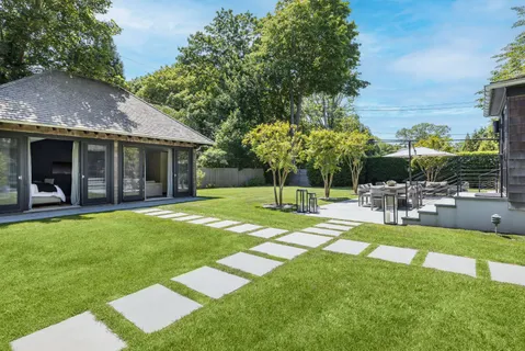 $5,750,000 | 103 Mill Hill Lane, East Hampton, NY 11937