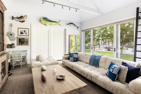 $5,750,000 | 103 Mill Hill Lane, East Hampton, NY 11937