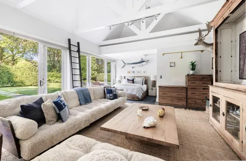 $5,750,000 | 103 Mill Hill Lane, East Hampton, NY 11937