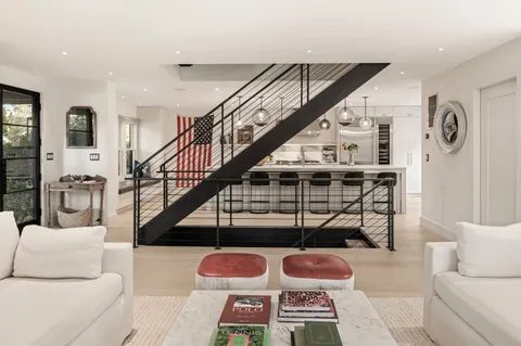 $5,750,000 | 103 Mill Hill Lane, East Hampton, NY 11937