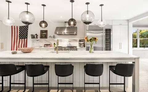 $5,750,000 | 103 Mill Hill Lane, East Hampton, NY 11937