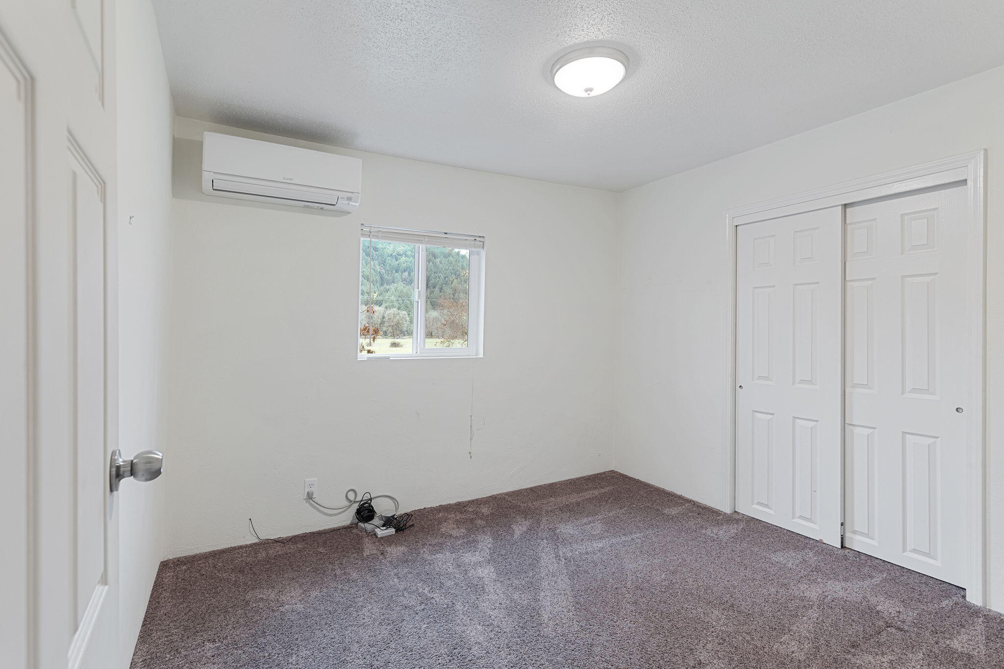 1386 Reuben Road Glendale, OR 97442 - Photo 21 of 34 Bedroom 3