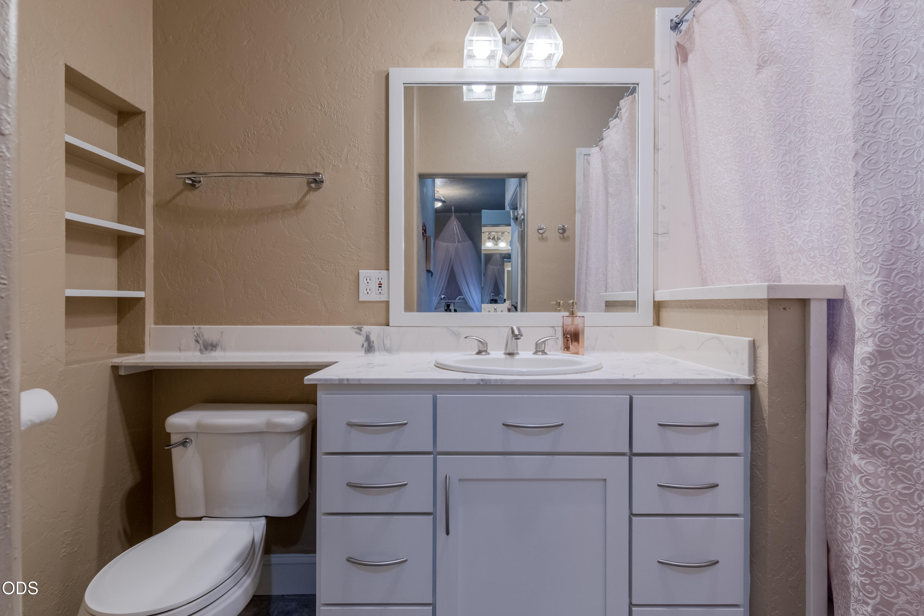 2401 Fox Run Medford, OR 97504 - Photo 40 of 57