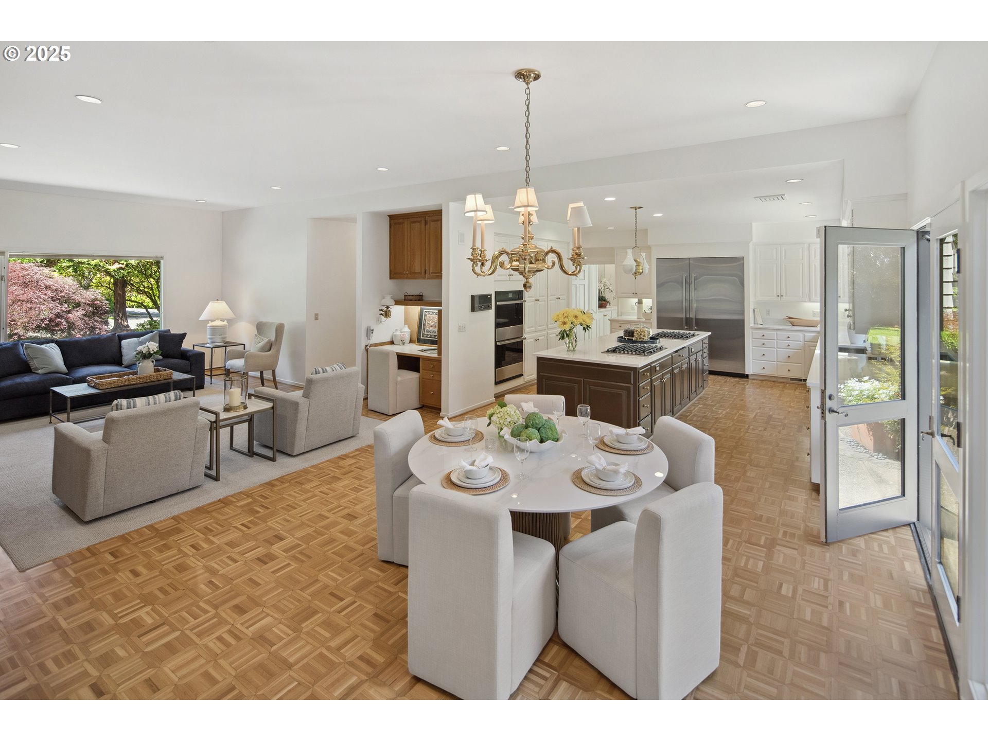 1890 South Greenwood Road Portland, OR 97219 - Photo 11 of 42