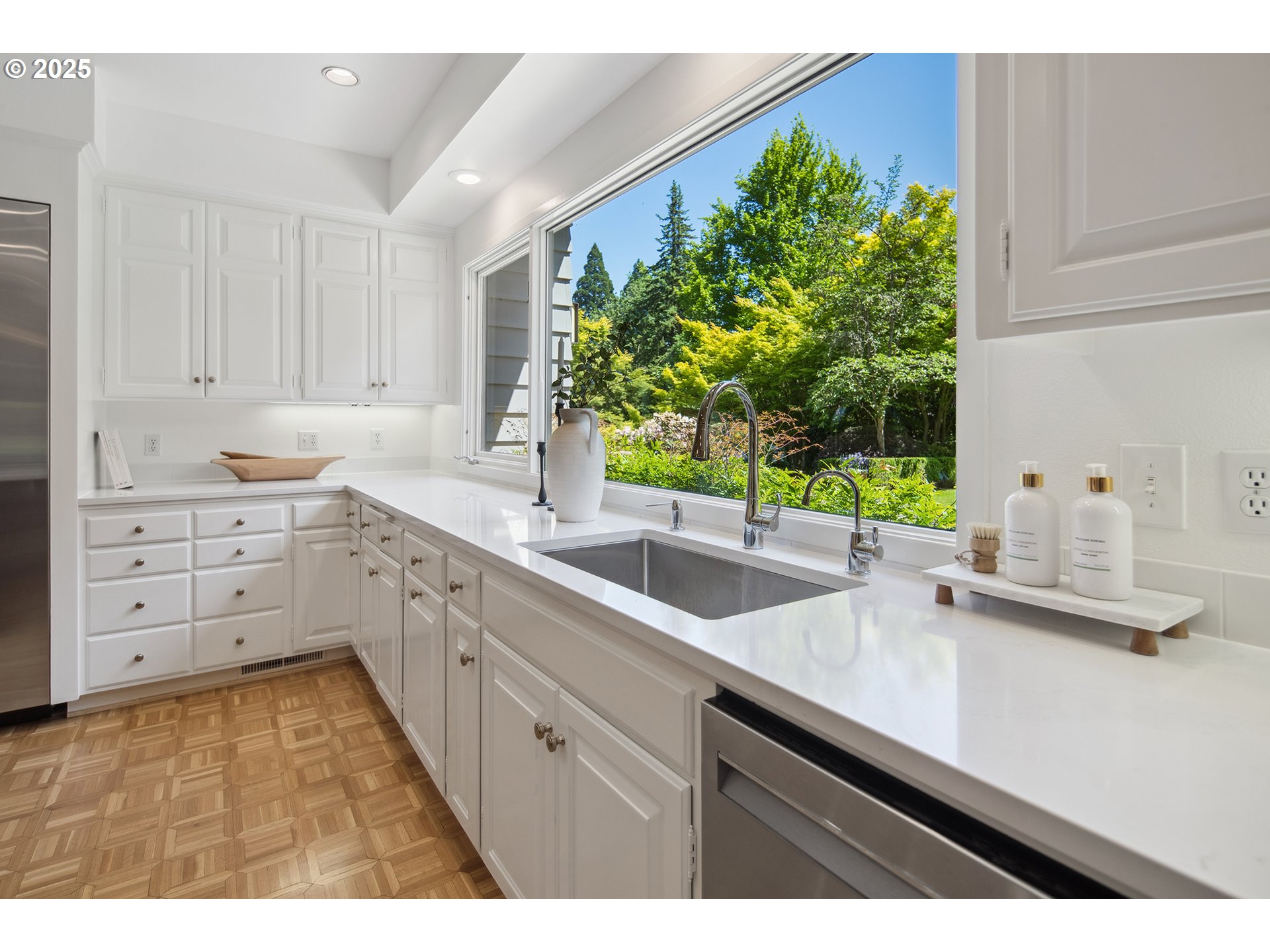 1890 South Greenwood Road Portland, OR 97219 - Photo 17 of 42