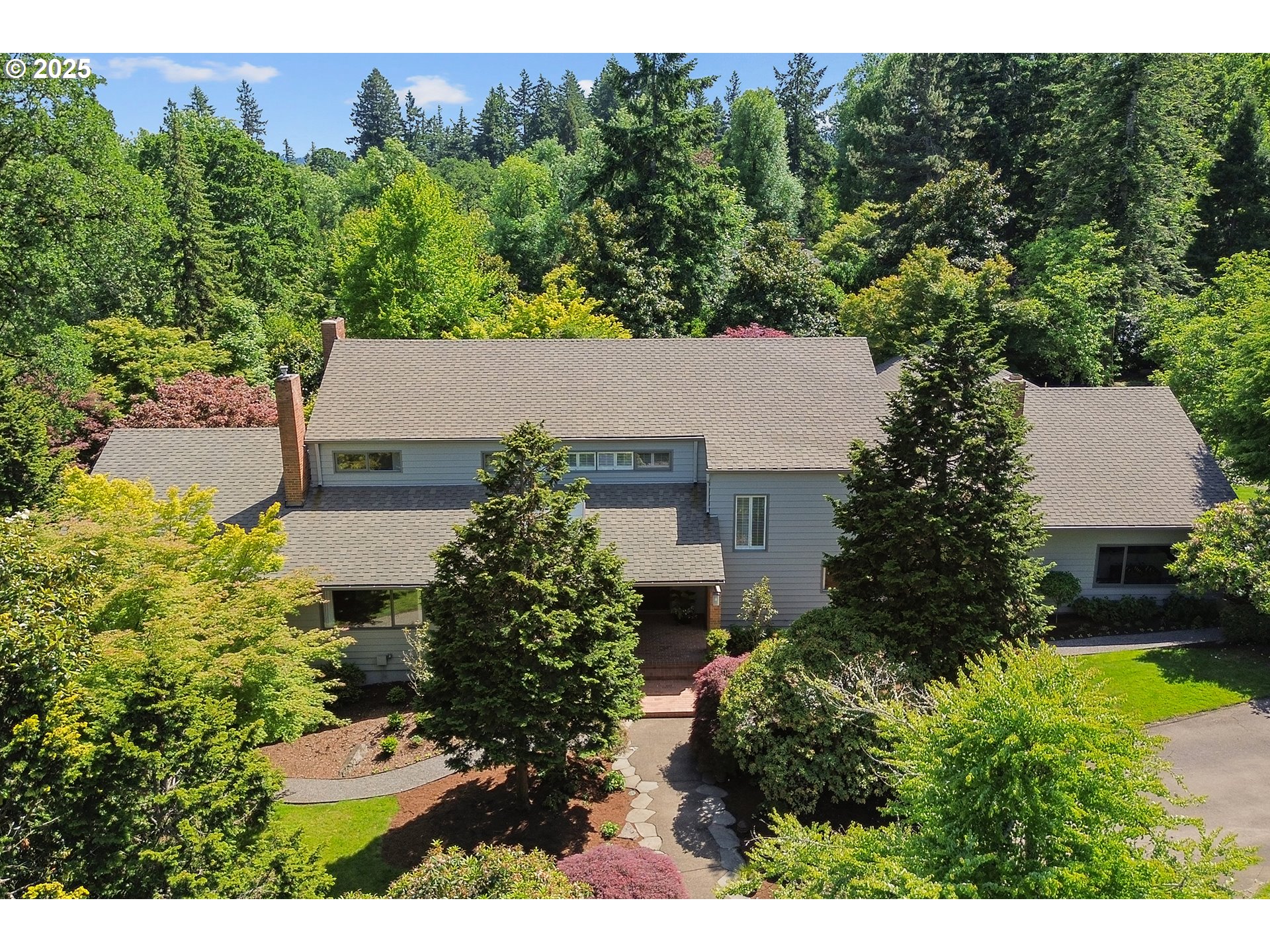 1890 South Greenwood Road Portland, OR 97219 - Photo 2 of 42