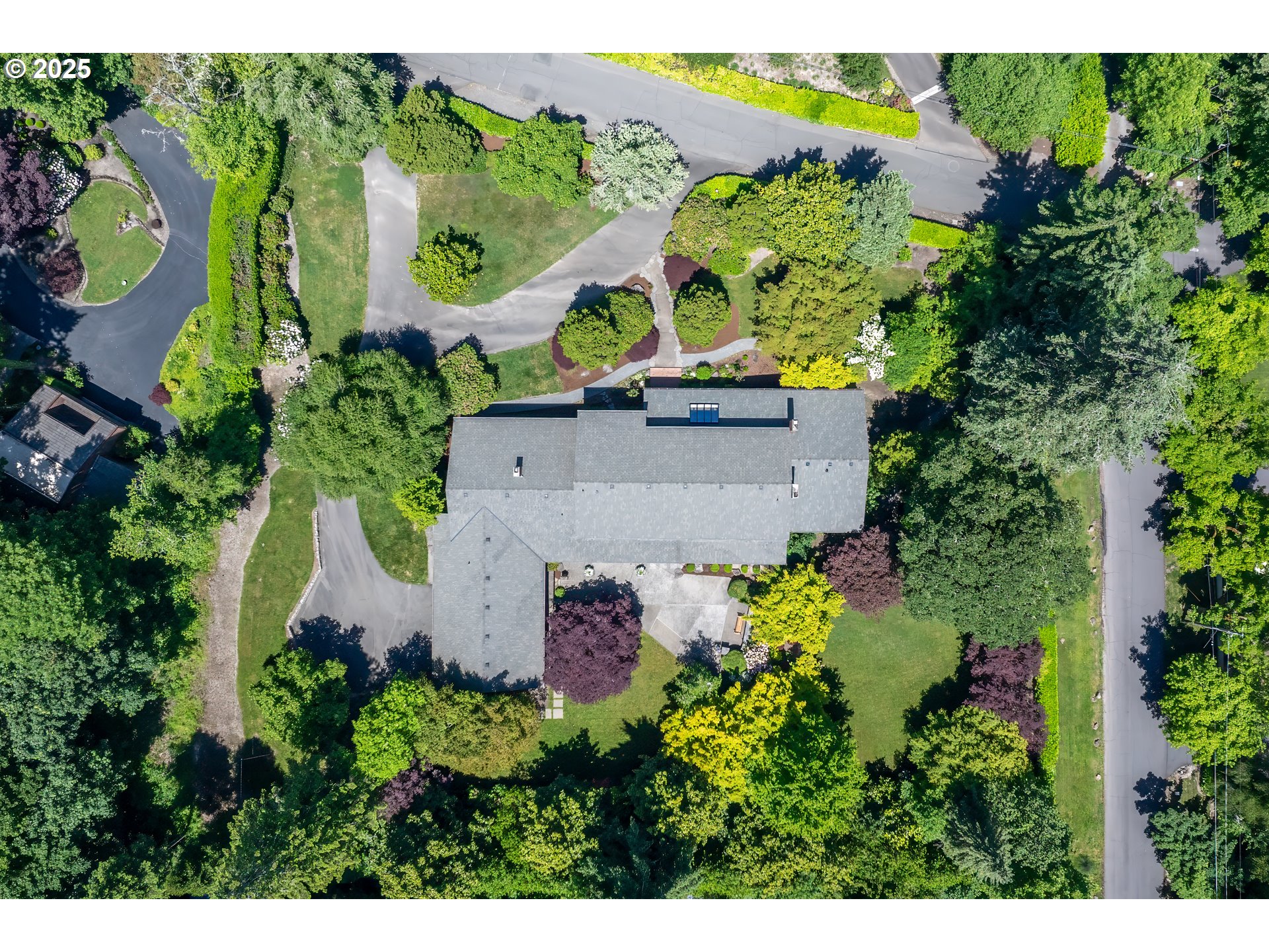 1890 South Greenwood Road Portland, OR 97219 - Photo 4 of 42