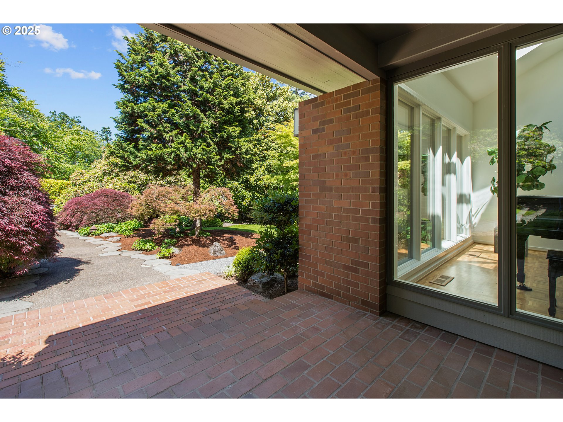 1890 South Greenwood Road Portland, OR 97219 - Photo 7 of 42