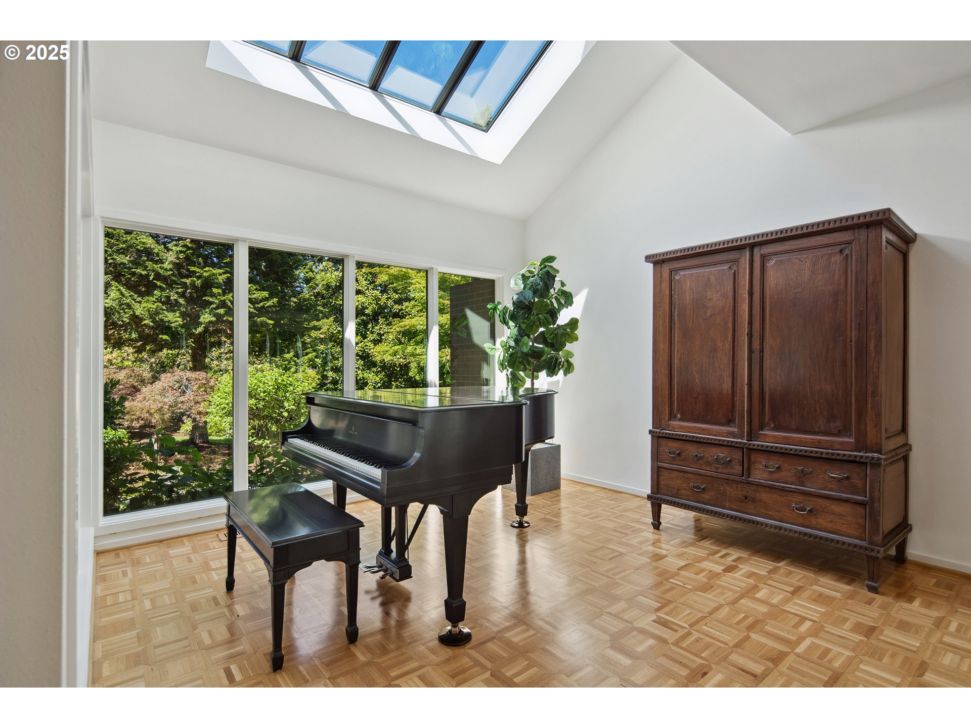 1890 South Greenwood Road Portland, OR 97219 - Photo 9 of 42