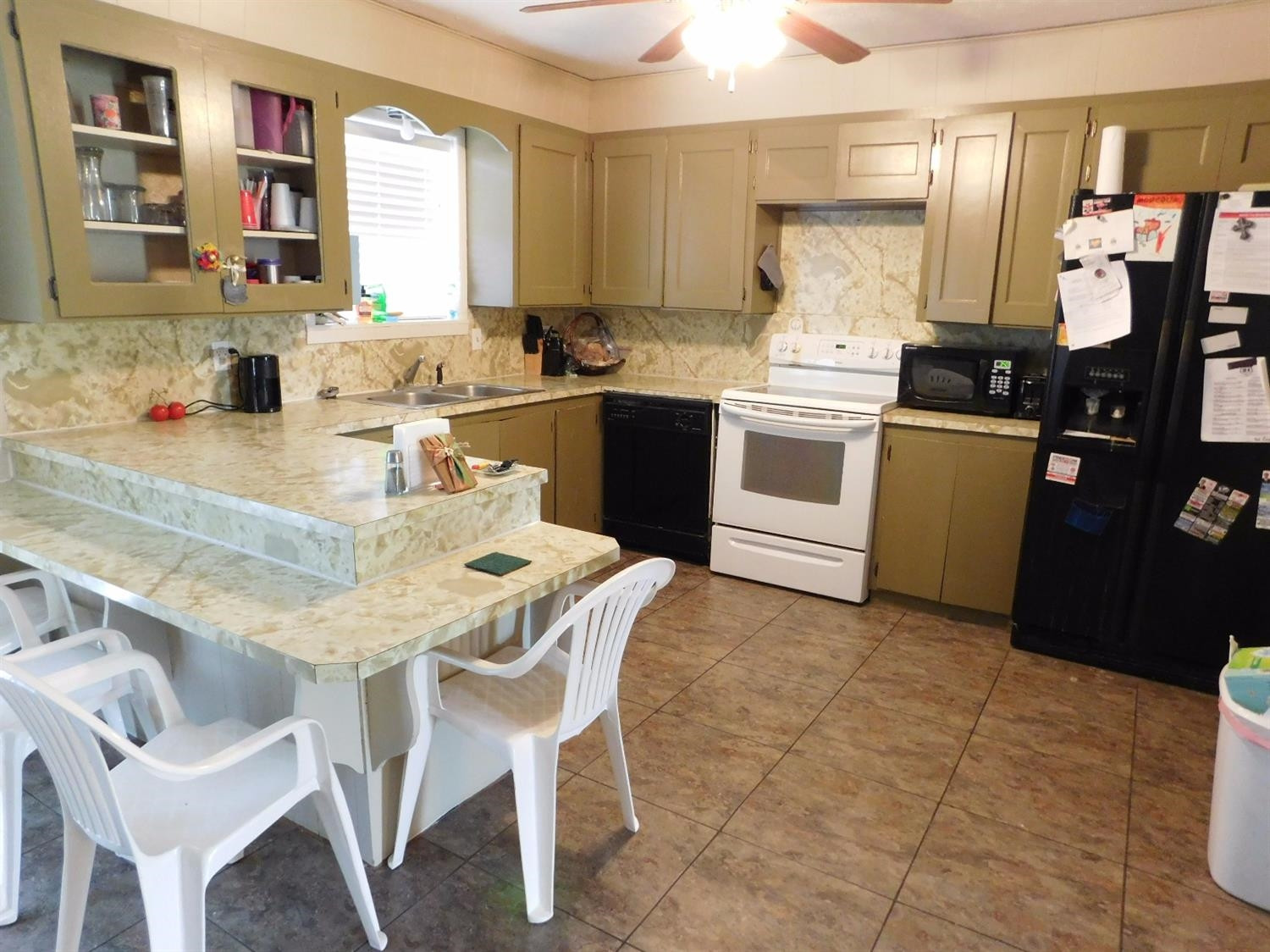 904 West 7th Street Muleshoe, TX 79347 - Photo 4 of 10 a kitchen with a table chairs sink and cabinets