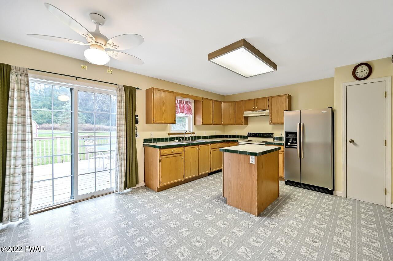 418 Ledgedale Road Lake Ariel, PA 18436 - Photo 16 of 39 Kitchen