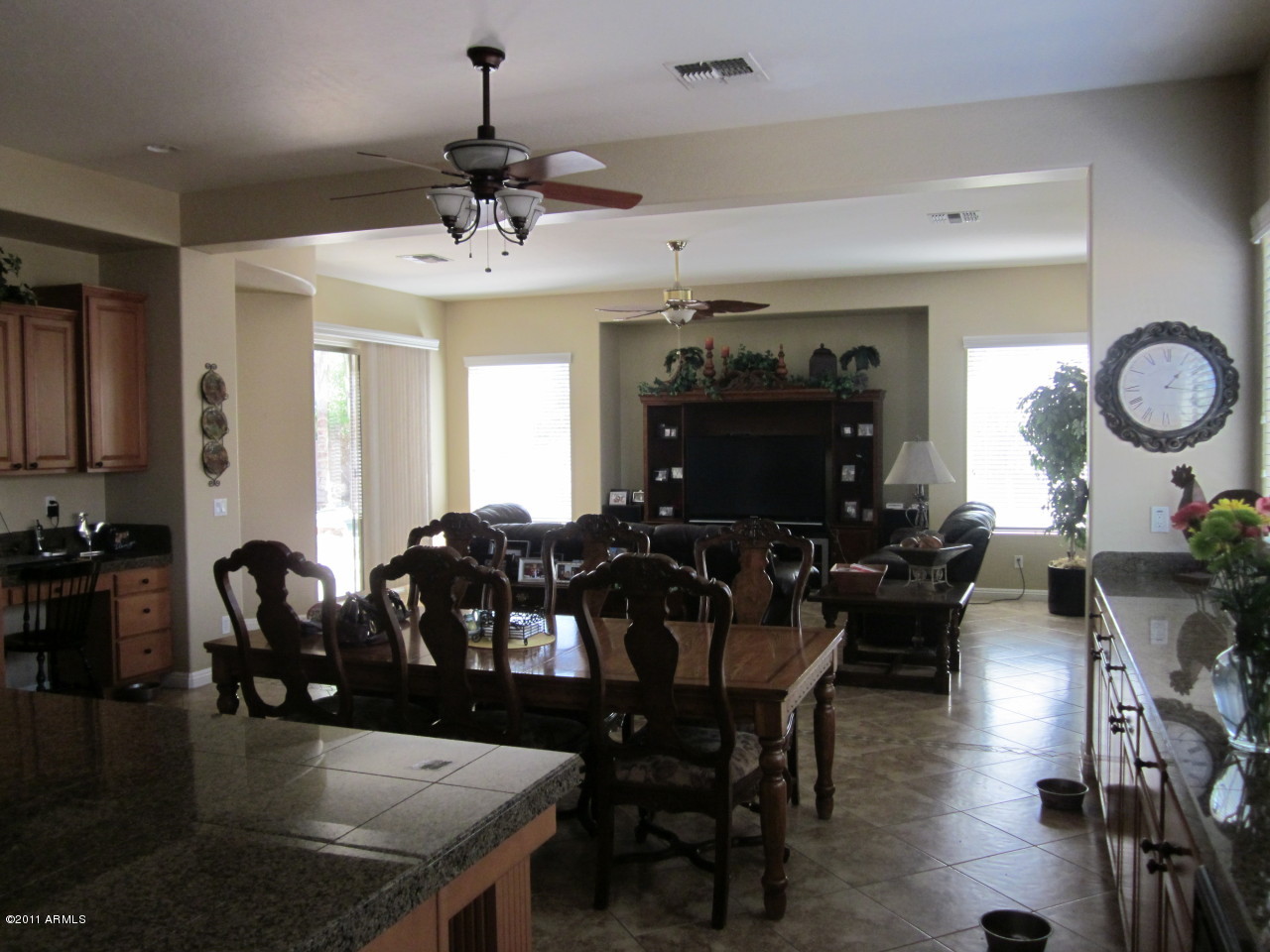 431 East Elgin Street Gilbert, AZ 85295 - Photo 13 of 34 Kitchen/Family Room