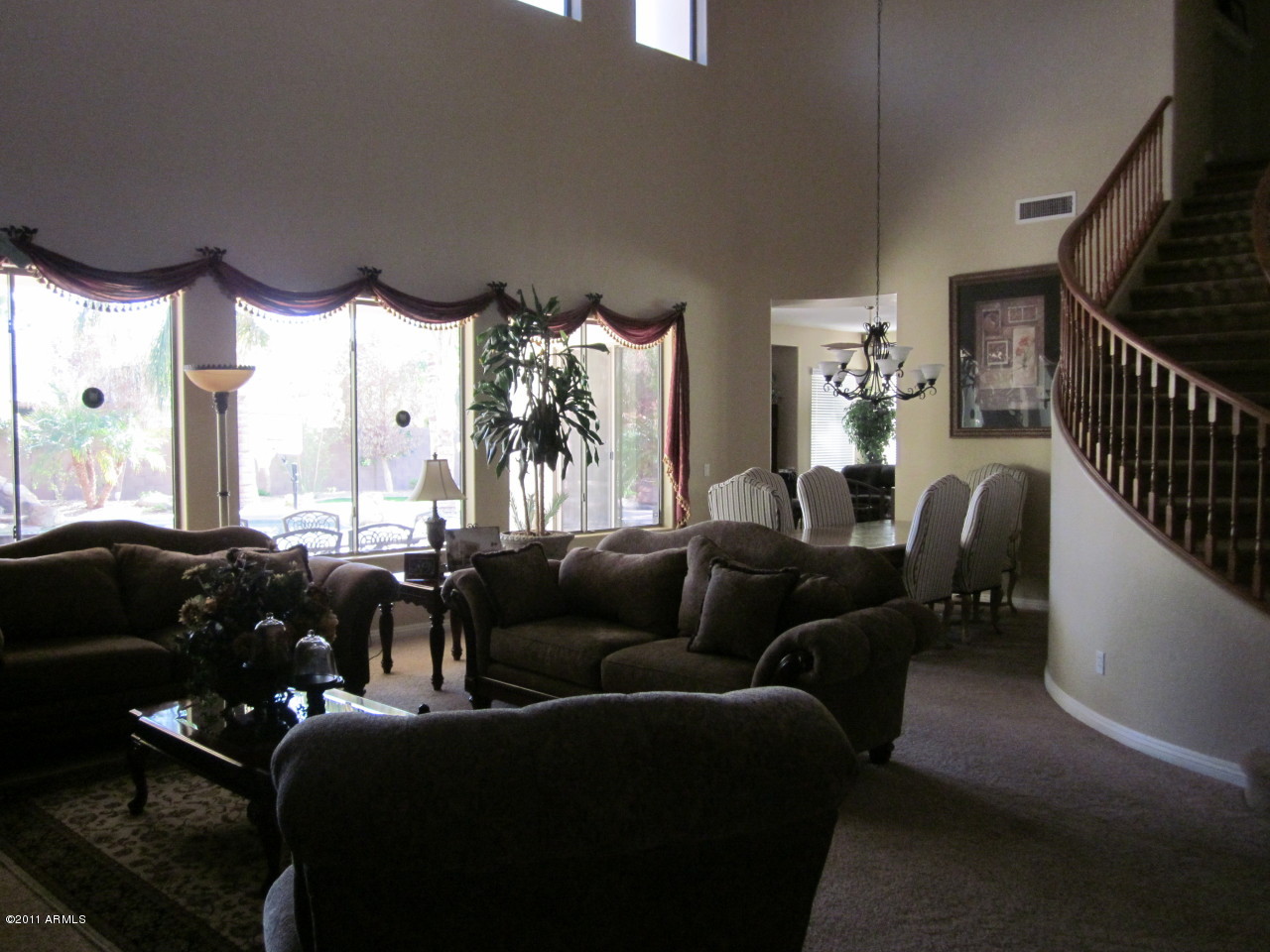 431 East Elgin Street Gilbert, AZ 85295 - Photo 16 of 34 Living/Dining Room