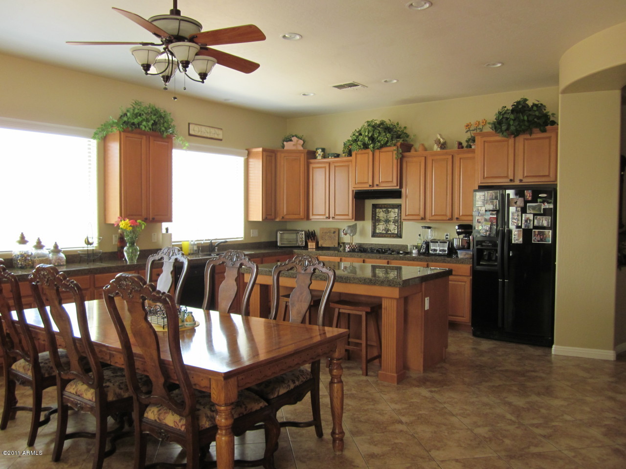 431 East Elgin Street Gilbert, AZ 85295 - Photo 10 of 34 Kitchen