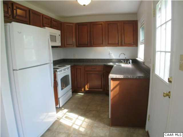 910 Rougemont Avenue Charlottesville, VA 22902 - Photo 10 of 21 Voula!