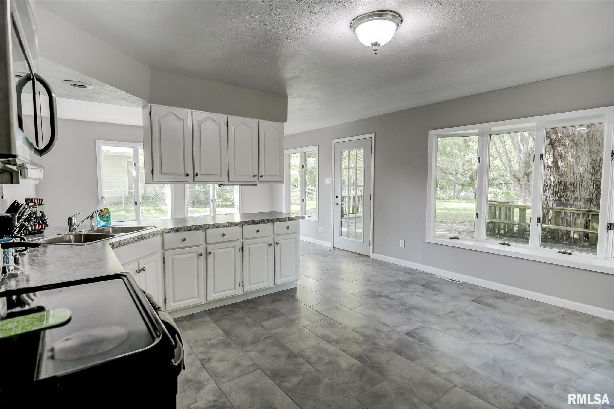 7823 Wildwood Road Springfield, IL 62707 - Photo 4 of 24