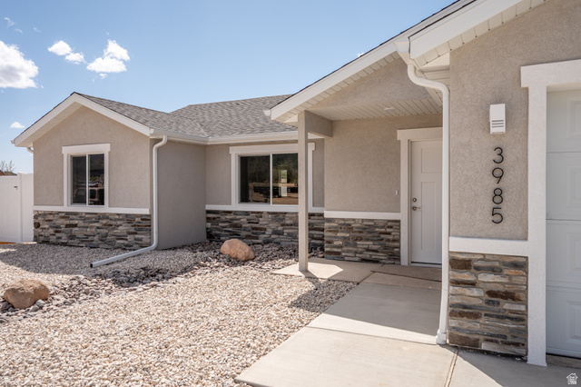 3879 North Hawks Landing Loop Cedar City, UT 84721 - Photo 5 of 39