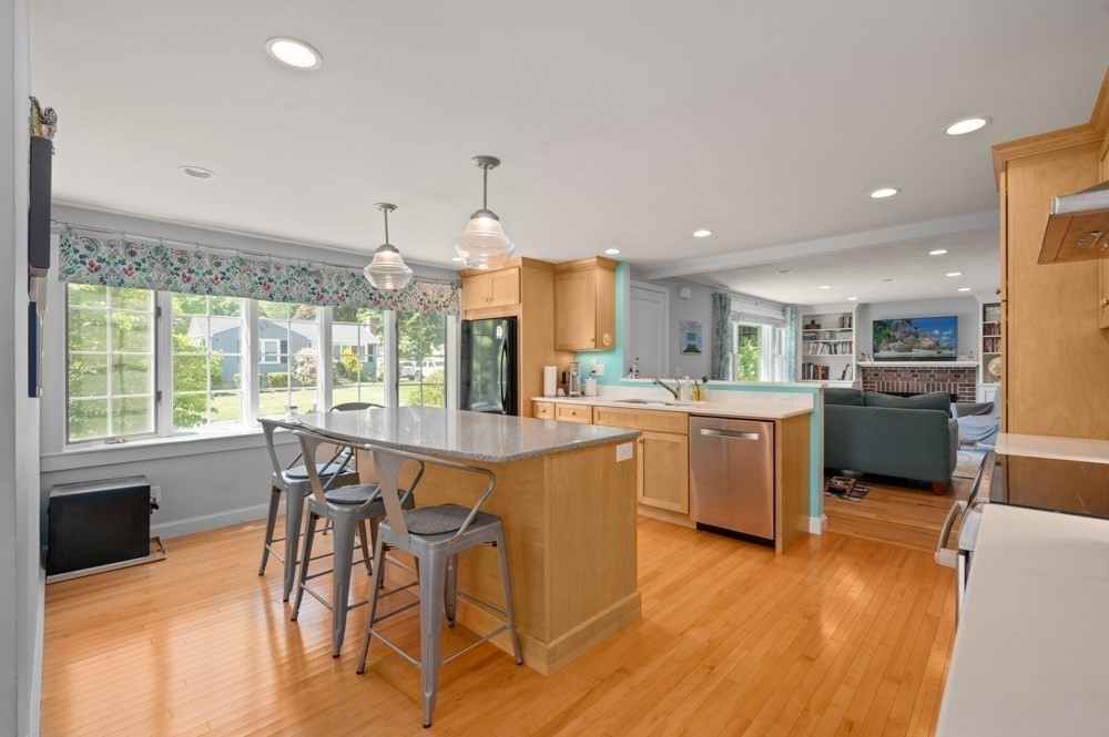 88 Temple Road Waltham, MA 02452 - Photo 6 of 41