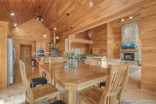 $1,350,000 | 575 Graceland Point, Climax Springs, MO 65324