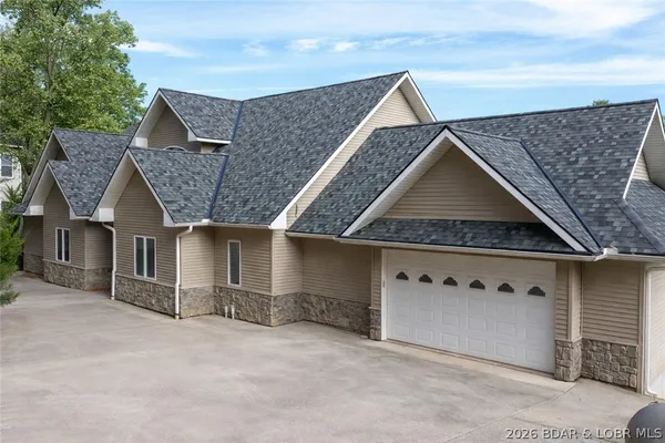 $1,350,000 | 575 Graceland Point, Climax Springs, MO 65324