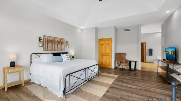 $1,350,000 | 575 Graceland Point, Climax Springs, MO 65324