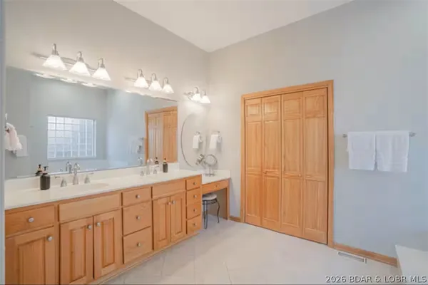 $1,350,000 | 575 Graceland Point, Climax Springs, MO 65324