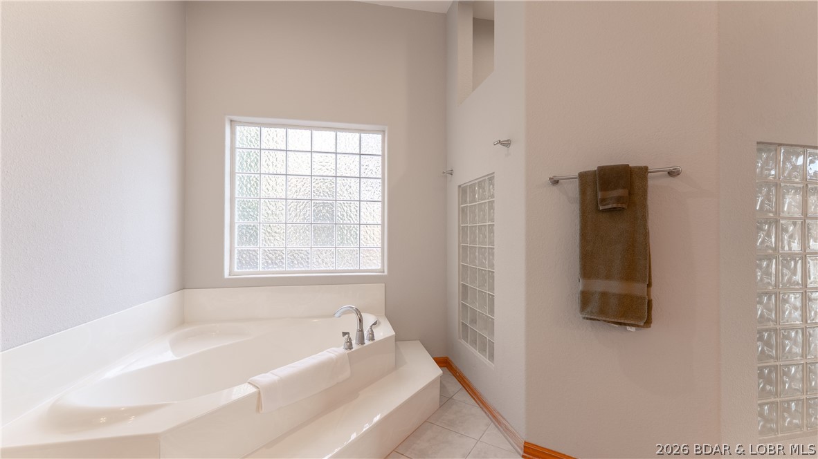 575 Graceland Point Climax Springs, MO 65324 - Photo 24 of 59 Master Soaking Tub
