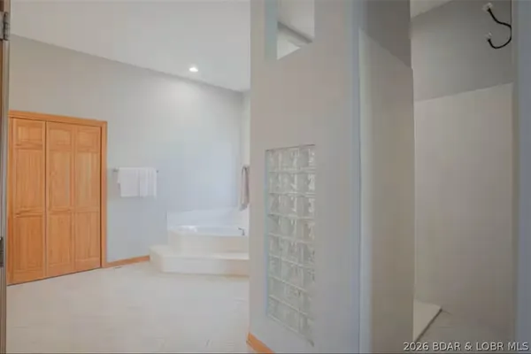 $1,350,000 | 575 Graceland Point, Climax Springs, MO 65324