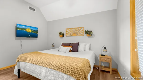 $1,350,000 | 575 Graceland Point, Climax Springs, MO 65324