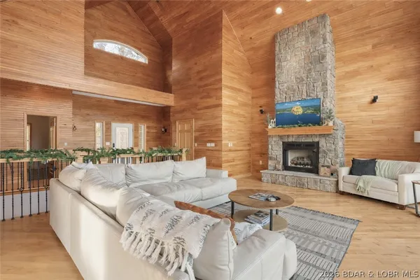 $1,350,000 | 575 Graceland Point, Climax Springs, MO 65324