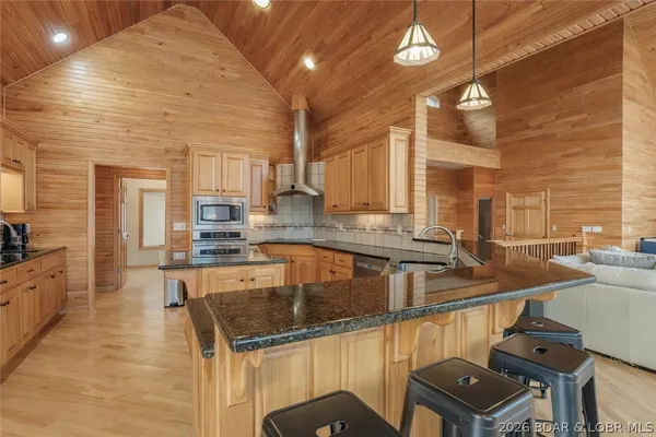 $1,350,000 | 575 Graceland Point, Climax Springs, MO 65324