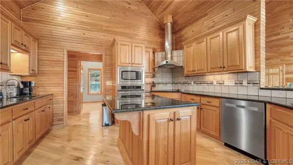 $1,350,000 | 575 Graceland Point, Climax Springs, MO 65324