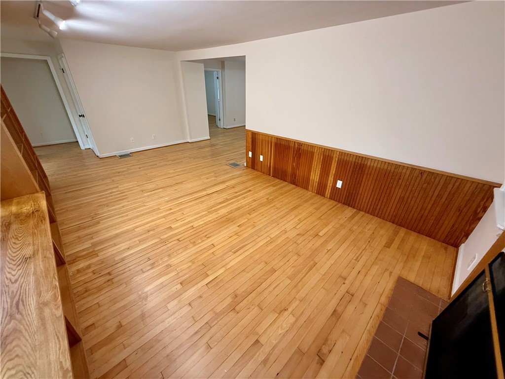325 Highland Road Ithaca Town, NY 14850 - Photo 10 of 27 Living Room