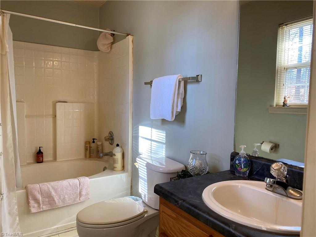 2811 Regal Road Reidsville, NC 27320 - Photo 14 of 19 Primary Bath