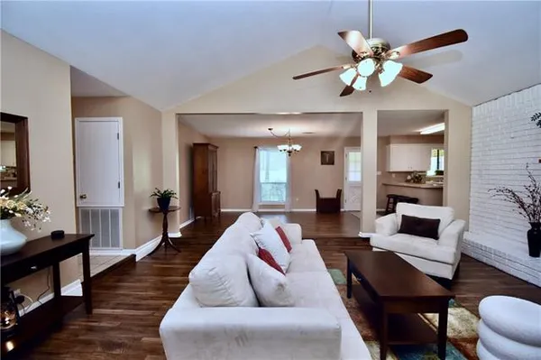 $285,000 | 8633 Ridgemont Drive, Pineville, LA 71360