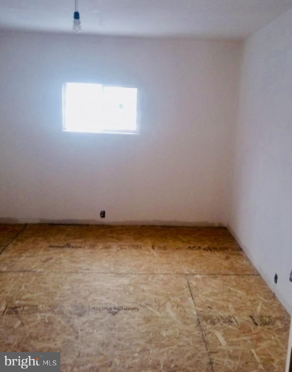 204 Bridgeton Avenue Fortescue, NJ 08321 - Photo 11 of 17 a view of room and window