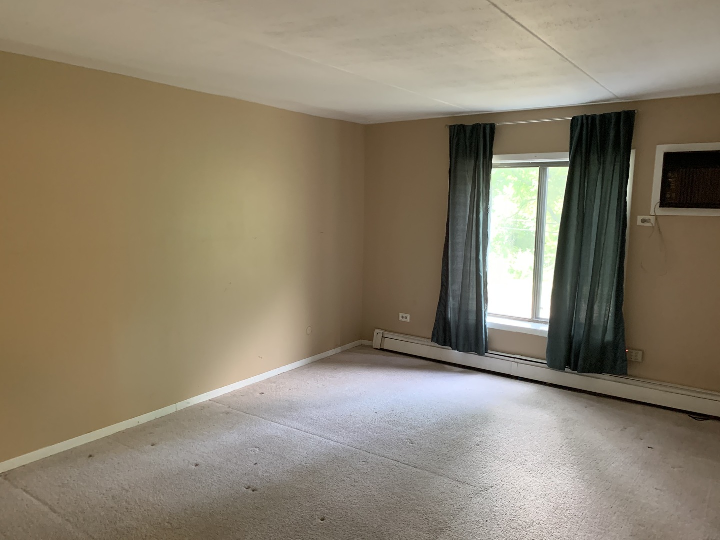 528 East Bailey Road, Unit 102 Naperville, IL 60565 - Photo 6 of 8 an empty room with windows