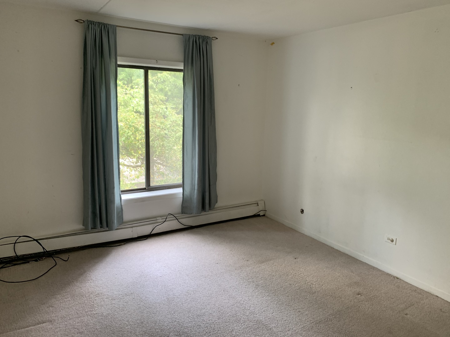 528 East Bailey Road, Unit 102 Naperville, IL 60565 - Photo 7 of 8 a view of an empty room with a window