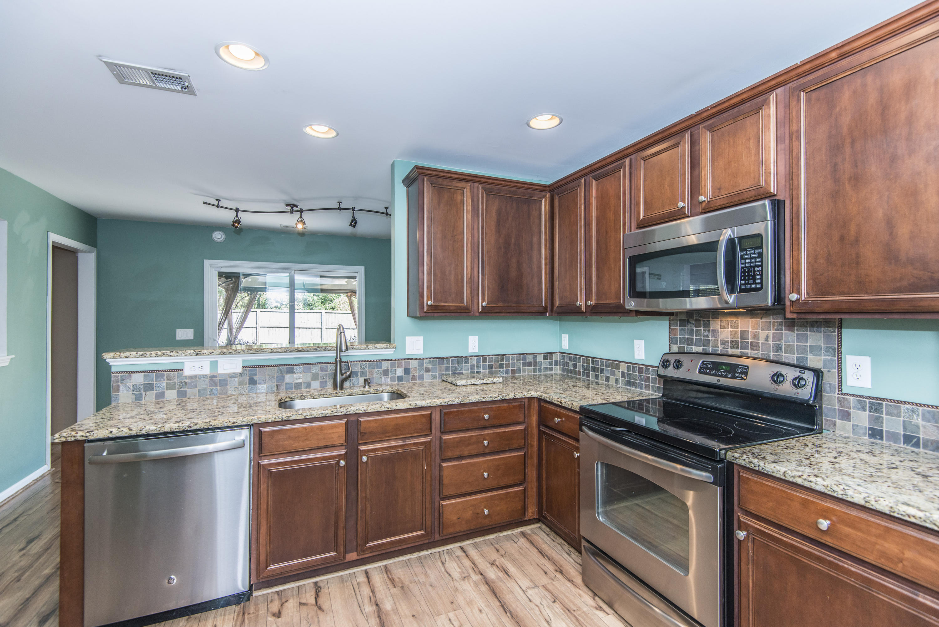 228 Island Green Road Goose Creek, SC 29445 - Photo 8 of 37 _DSC1443
