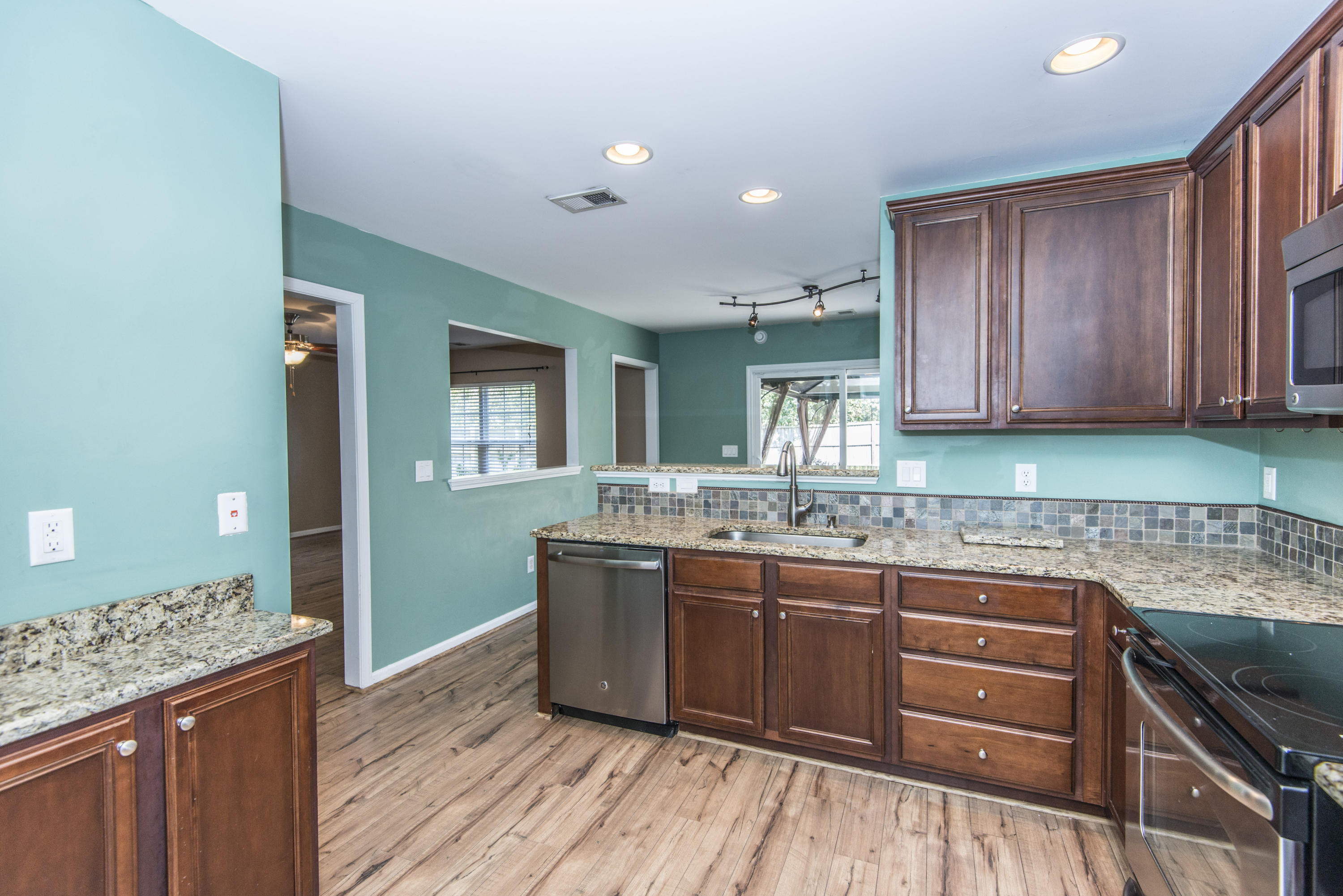 228 Island Green Road Goose Creek, SC 29445 - Photo 9 of 37 _DSC1444
