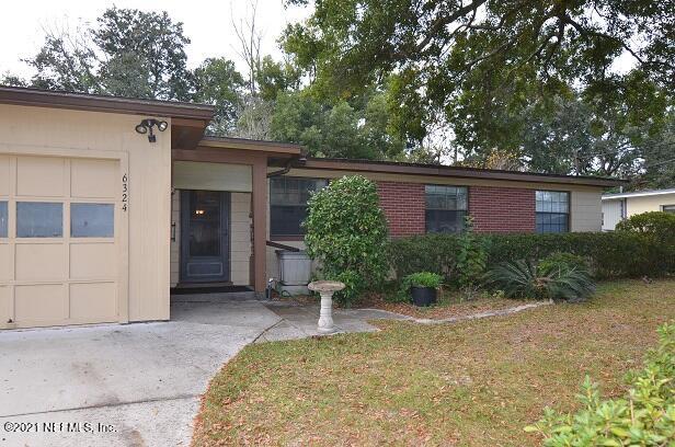 6324 Anvil Road Jacksonville, FL 32277 - Photo 2 of 34 a front view of a house with garden