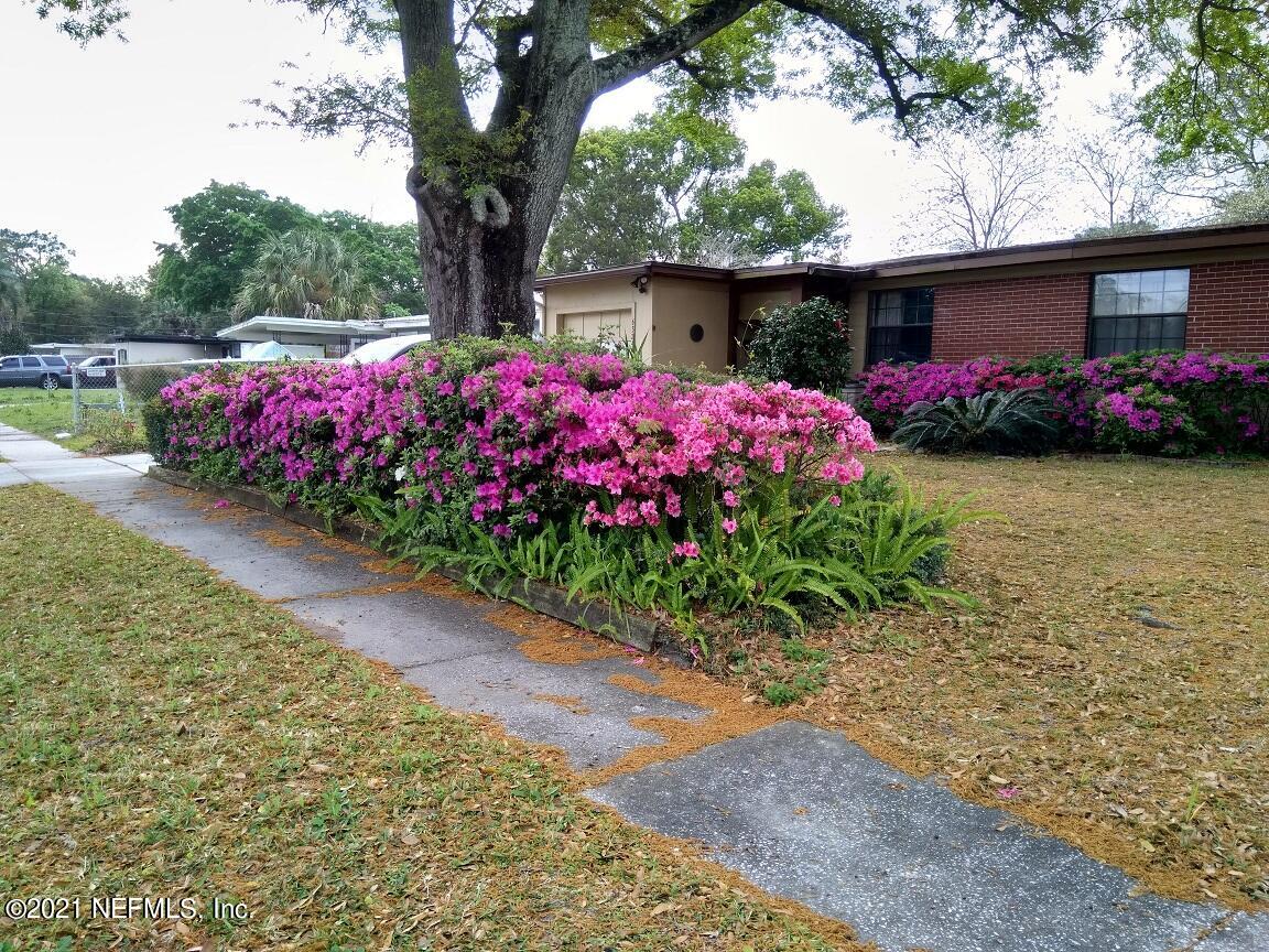 6324 Anvil Road Jacksonville, FL 32277 - Photo 32 of 34 a front view of a house with yard