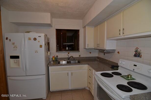 6324 Anvil Road Jacksonville, FL 32277 - Photo 8 of 34 DSC_3022