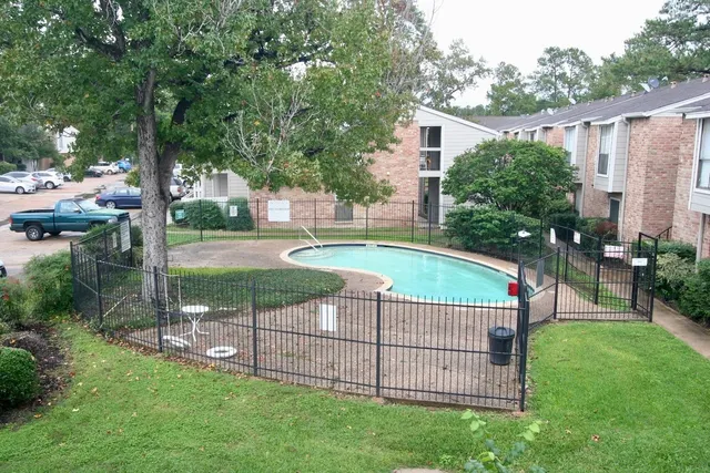 $139,000 | 17331 Red Oak Drive, Unit D 34, Houston, TX 77090