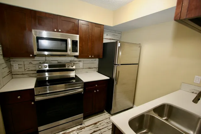 $139,000 | 17331 Red Oak Drive, Unit D 34, Houston, TX 77090