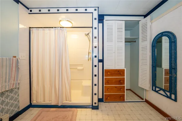 $300,000 | 2125 Lakeview Road, Hamburg, NY 14085